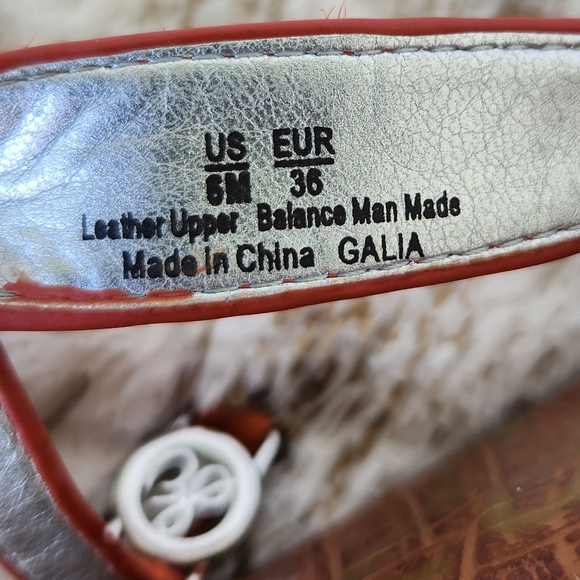 Sam Edelman "Galia" Orange Brahma Cow Hair T-Strap Sandal Thong | Women's Size 6 - Picture 7 of 9